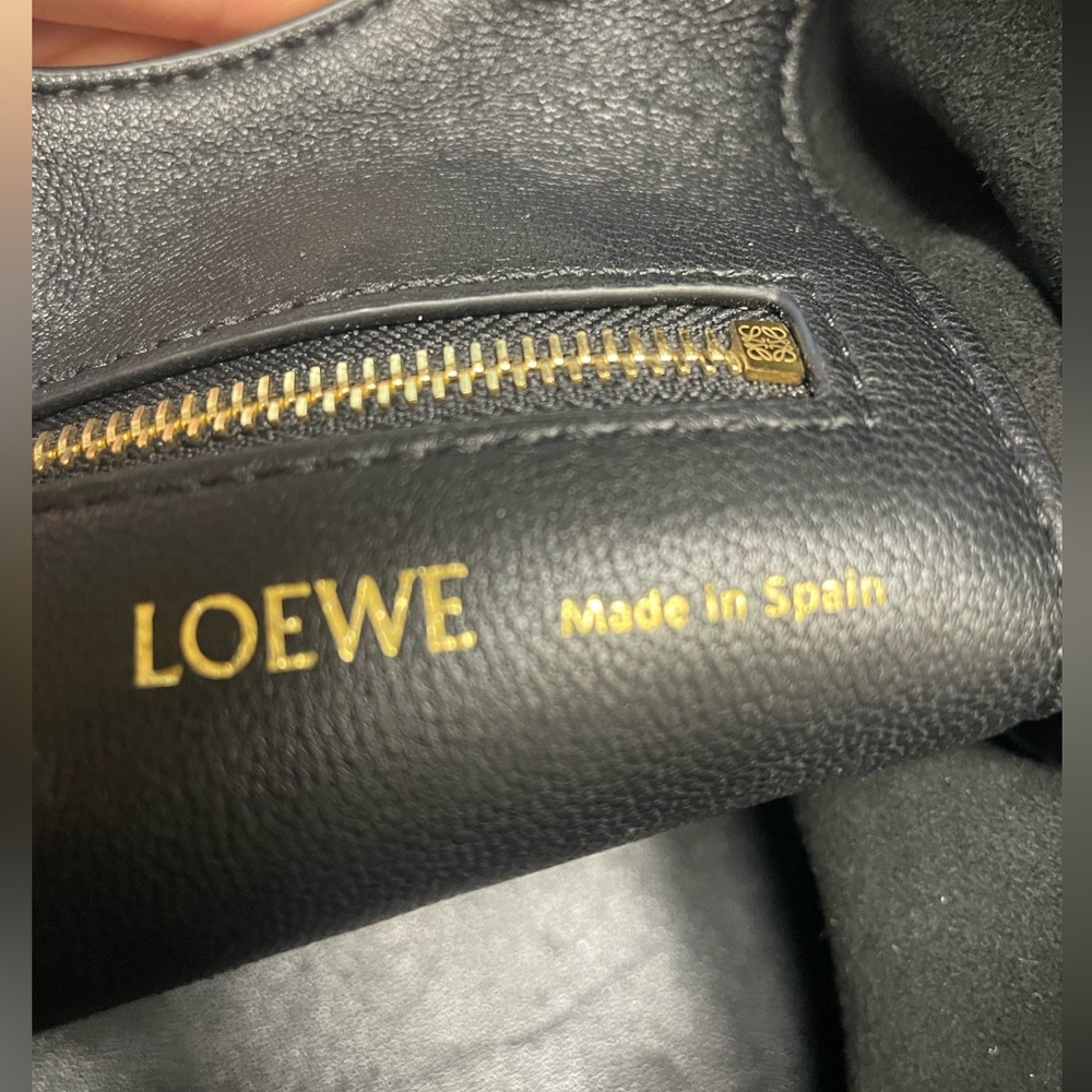Loewe Small Squeeze bag in mellow nappa black lambskin - Picture 9 of 15